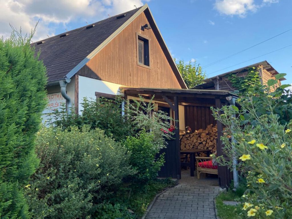 apartman_s_pergolou_chribska